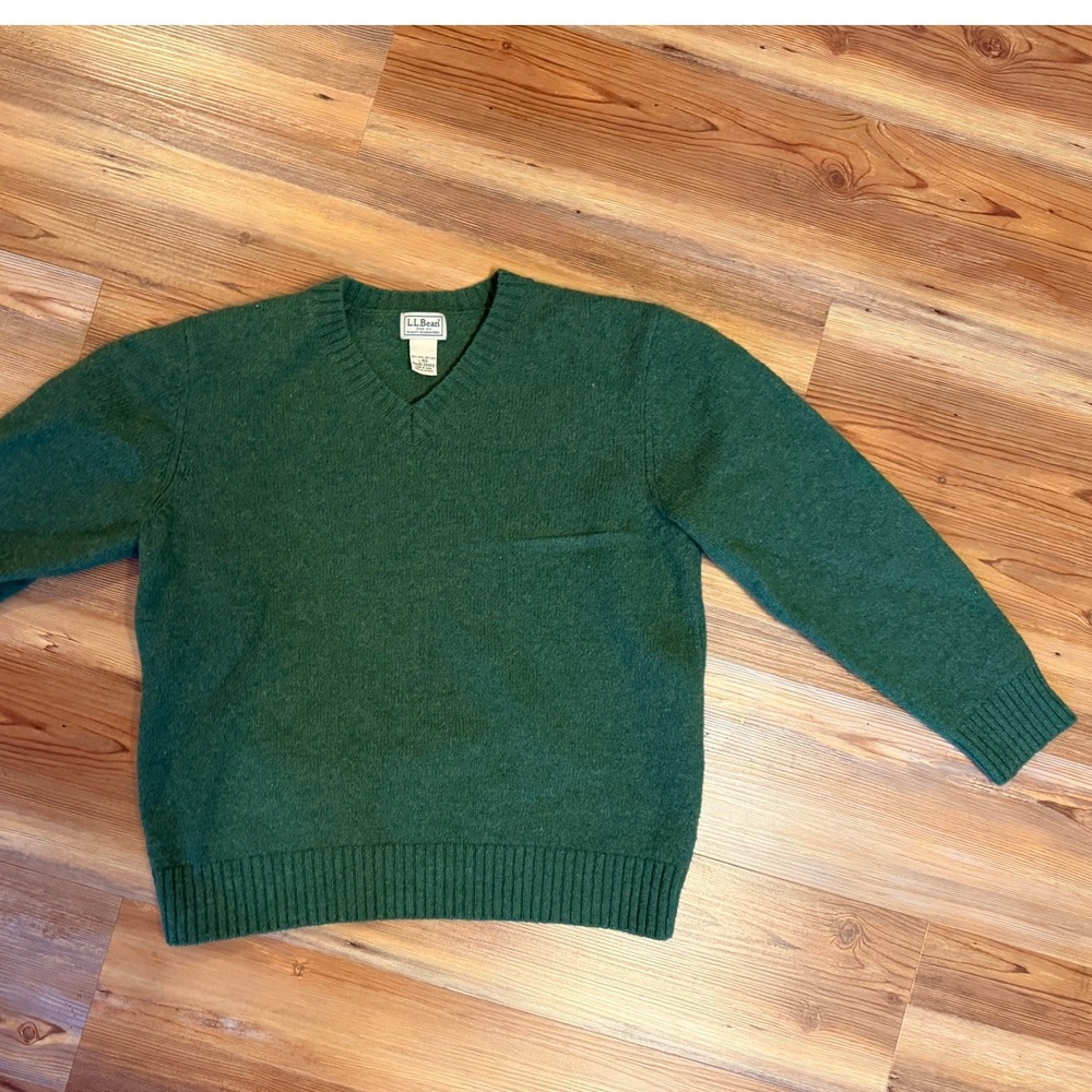 LL Bean Mens Green 100% Shetland Wool V-Neck Sweater Size Large 264610